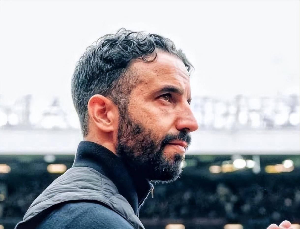 开云体育-转会期西甲传出新动向，夏洛特黄蜂战术微调，管理层表态：质疑声仍在，年轻球员得到机会的简单介绍-开云体育